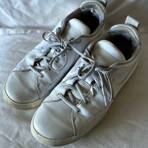 Nike Course Classic Golf Shoe Size 11. - white in color soft spikes.